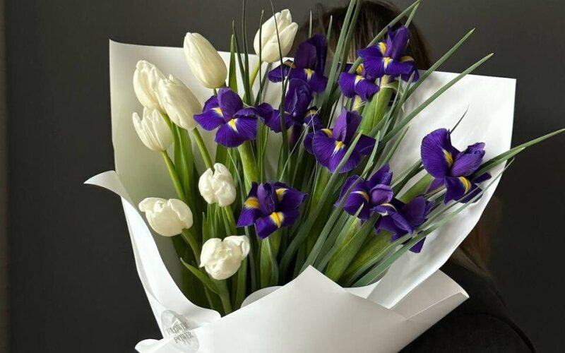 Тюльпан с 4 ирисами