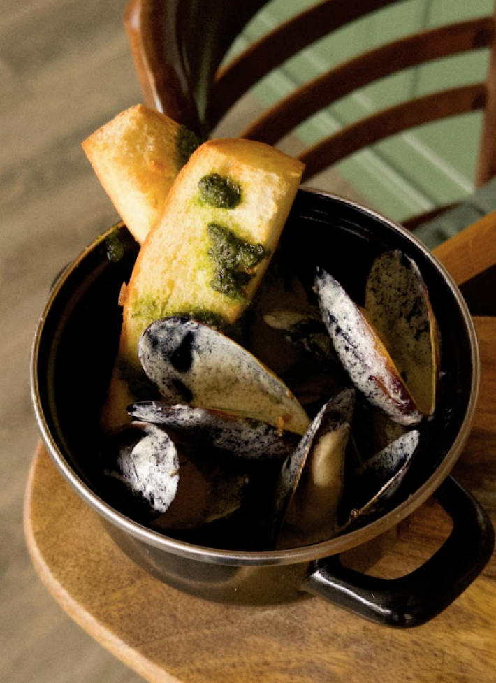 Мидии с чесночно-сливочным соусом