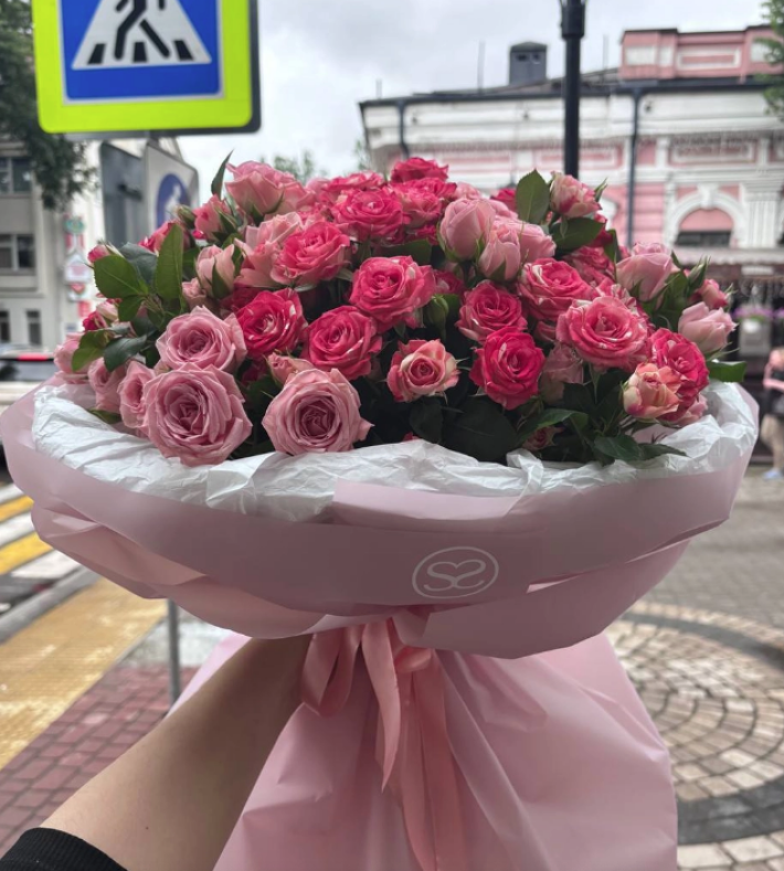 Букет из кустовой розы микс