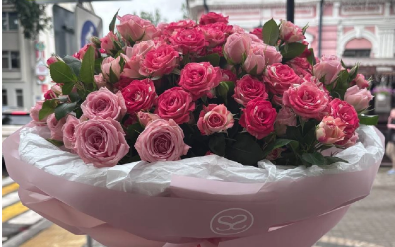 Букет из кустовой розы микс