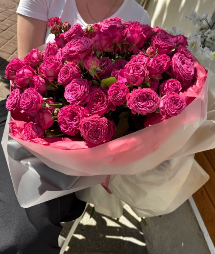 Букет из кустовой розы