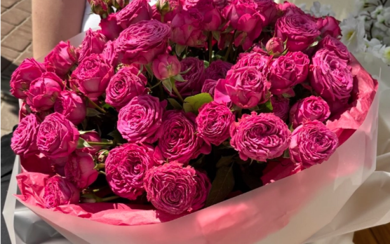 Букет из кустовой розы