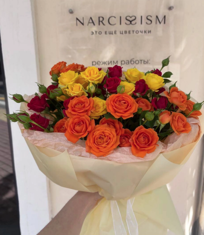 Букет из кустовых роз