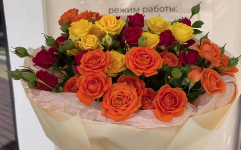 Букет из кустовых роз