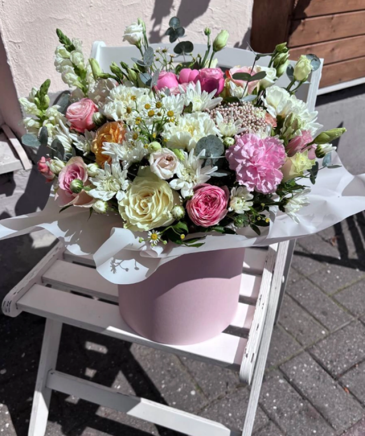 Шляпная коробка «Сборная» в нежных цветах