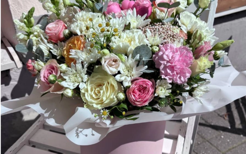 Шляпная коробка «Сборная» в нежных цветах