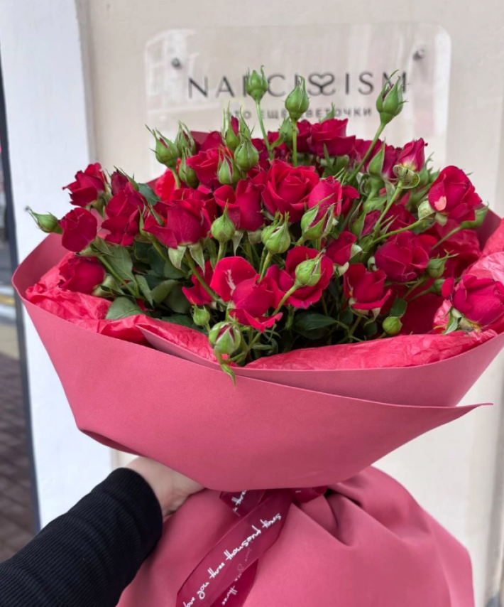 Букет «Яркость стиля» с кустовой розы