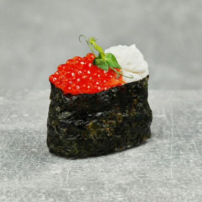 Гункан с икрой лосося