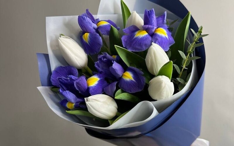 Тюльпан с 10 ирисами