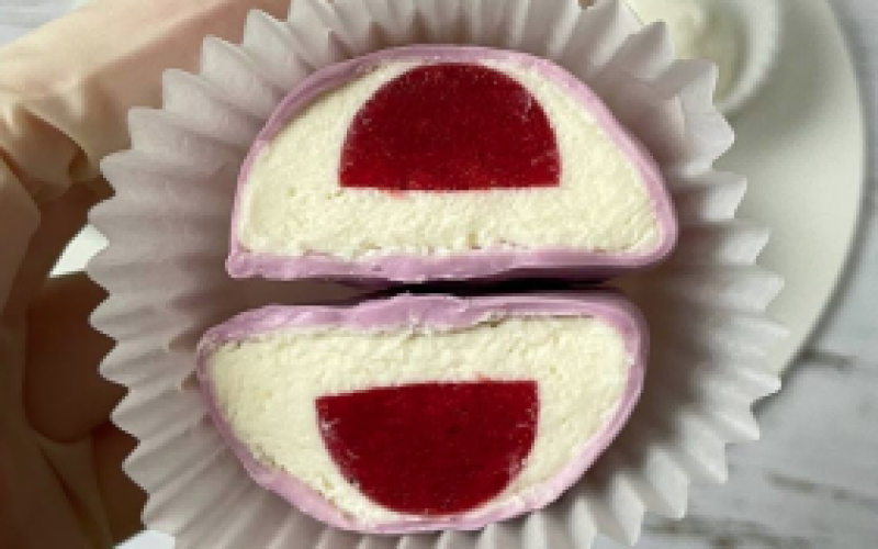 Пирожное моти «Клубничный»