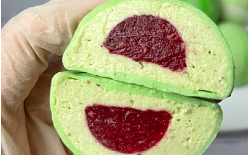 Пирожное моти «Малина-фисташка»