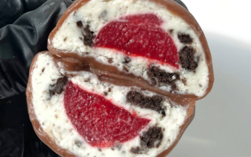 Пирожное моти «Клубничный OREO»