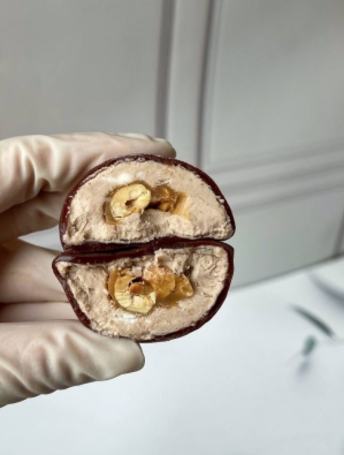 Пирожное моти «Сникерс»