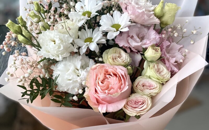 Букет сборный с эустомой.