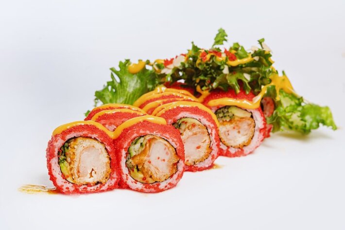 Калифорния с креветкой и микс салатом