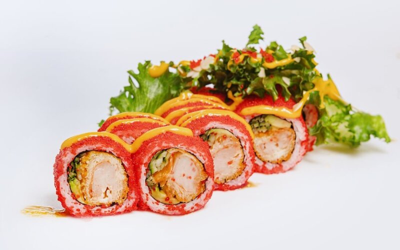 Калифорния с креветкой и микс салатом