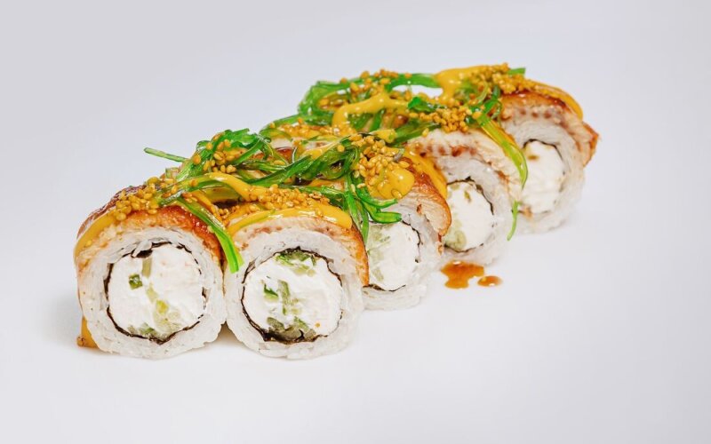 С угрем и манго соусом