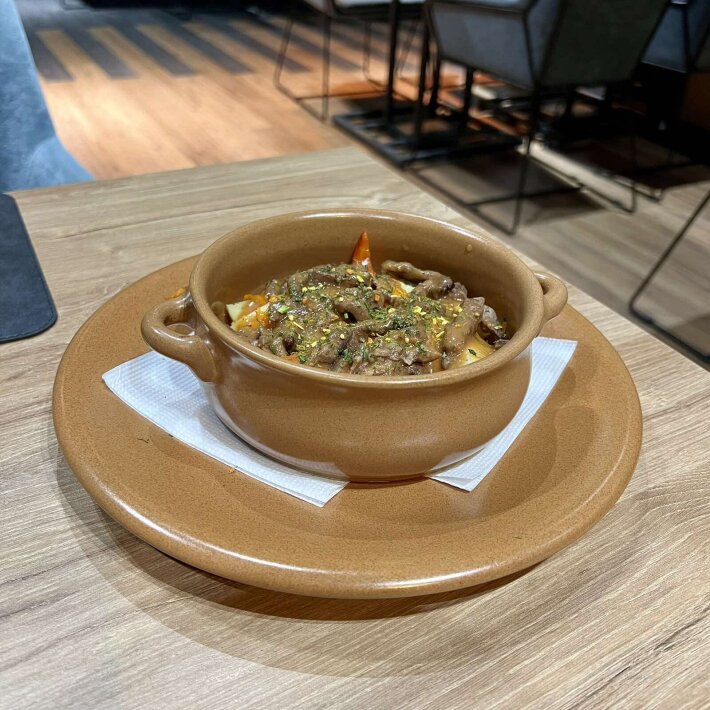 Говядина по-осеннему с картофелем печеным