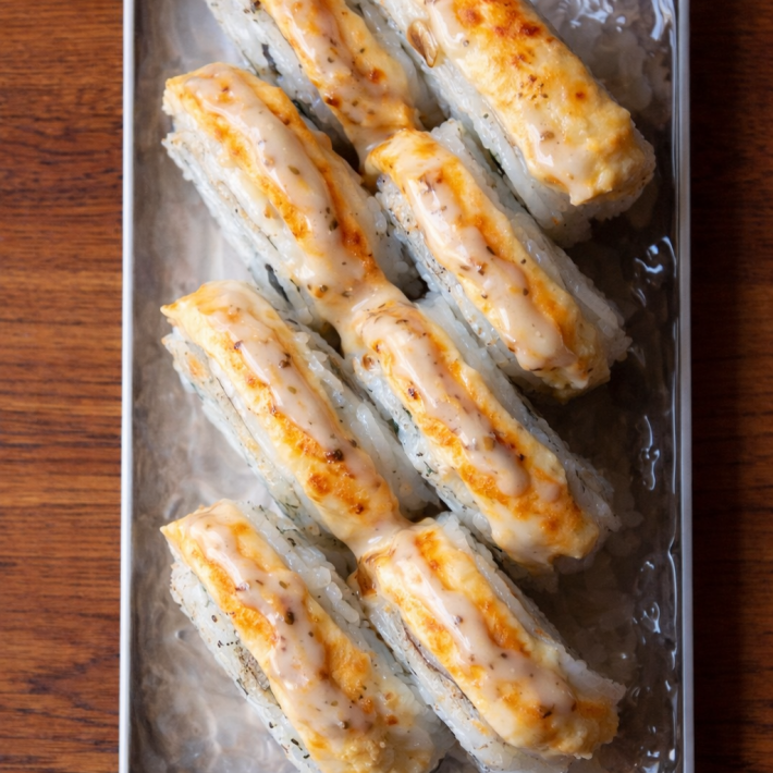 Запечённый ролл с опаленным окунем