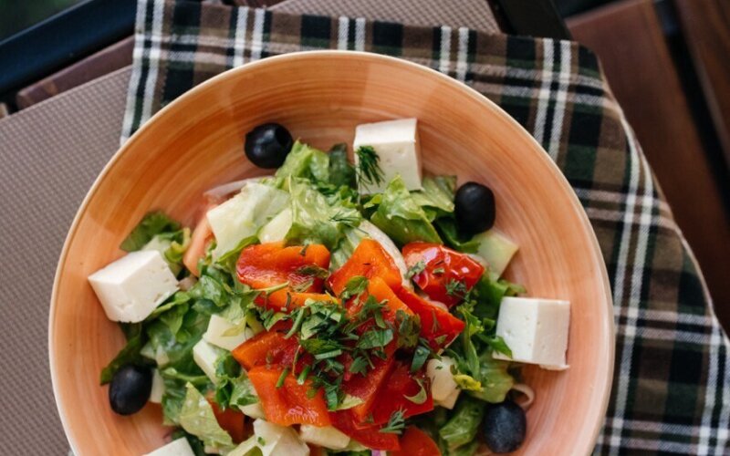 Салат с брынзой