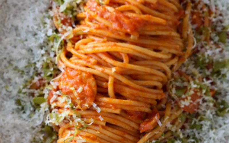 Спагетти «Аматричана» с беконом