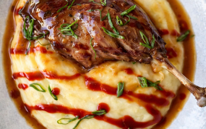 Утиная ножка конфи с картофельным пюре