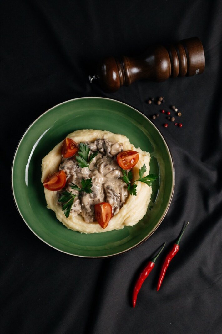 Бефстроганов из говядины с картофельным пюре