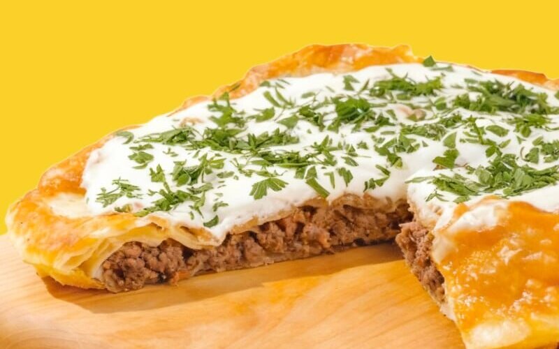 Чебурек-пирог с говядиной и свининой