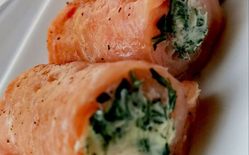 Рулетики с чесночным маслом и зеленью