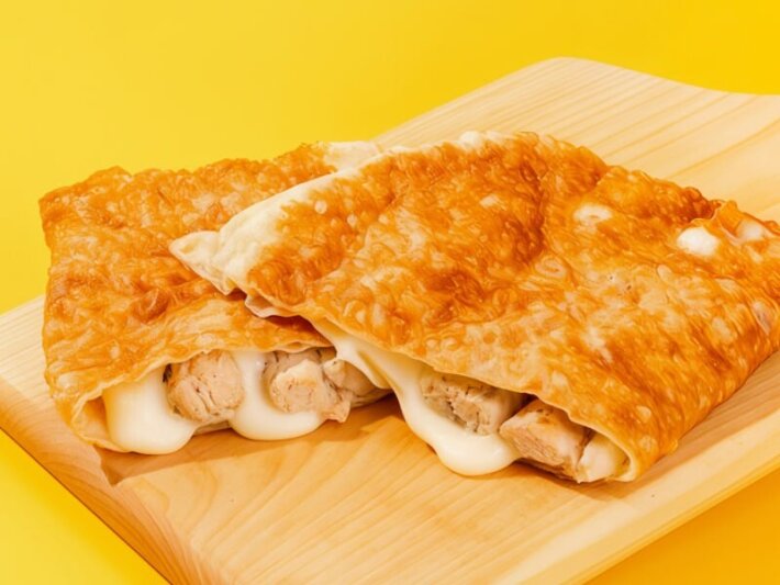 Чебурек c курицей и сыром