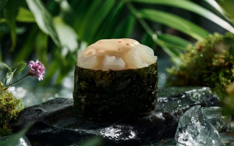 Гункан с окунем