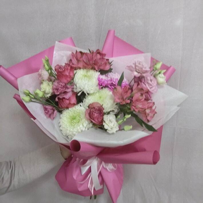 Букет из хризантем, альстромерии, эустомы, розы