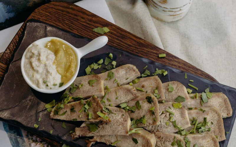 Отварной говяжий язык