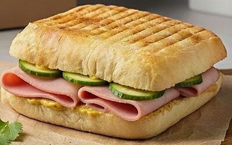 Сэндвич с ветчиной и сыром