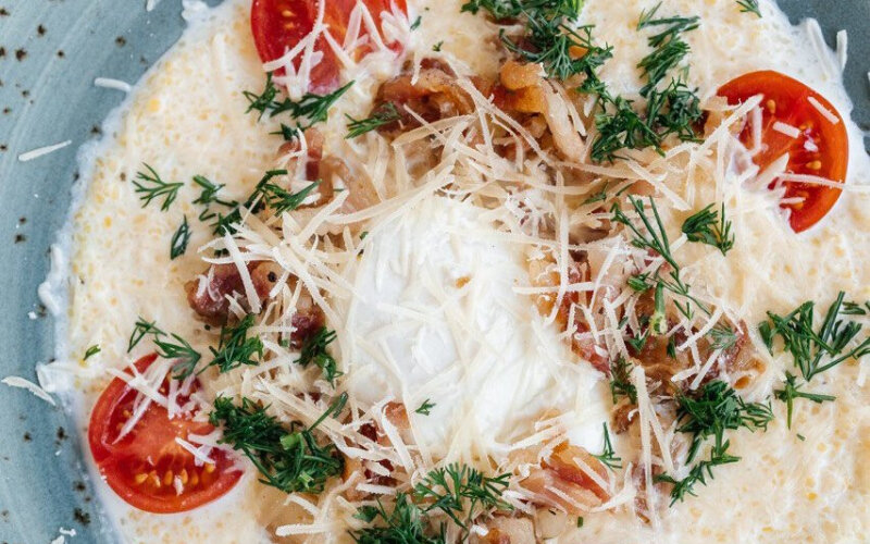 Кукурузная каша со сливками и сыром «Пармезан»