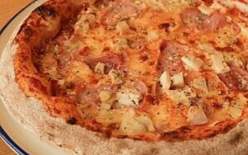 Пицца с цыпленком и ветчиной