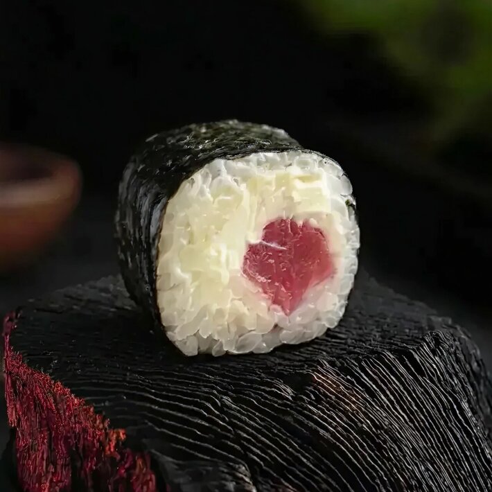 Ролл с тунцом