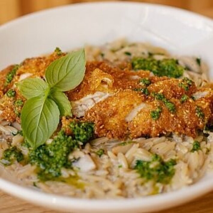 Паста «Орзо» с цыпленком, шампиньонами и песто