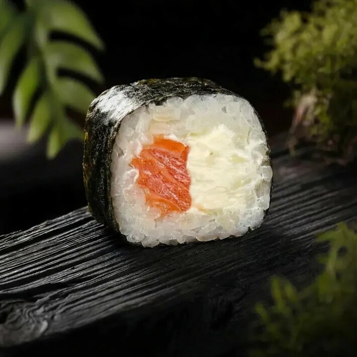Ролл с лососем