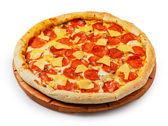 Пицца «Пять сыров» с пепперони
