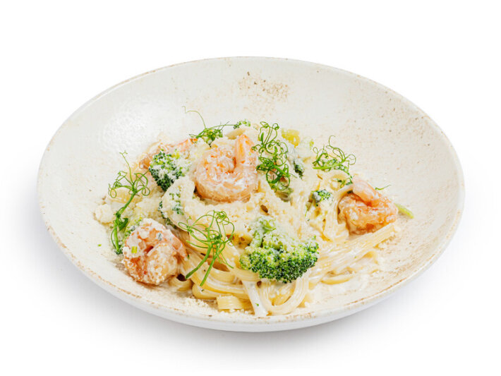 Паста с креветками, брокколи и сыром «Дор блю»