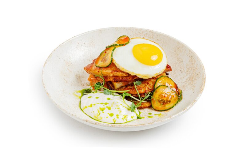 Драники с рулькой и яйцом