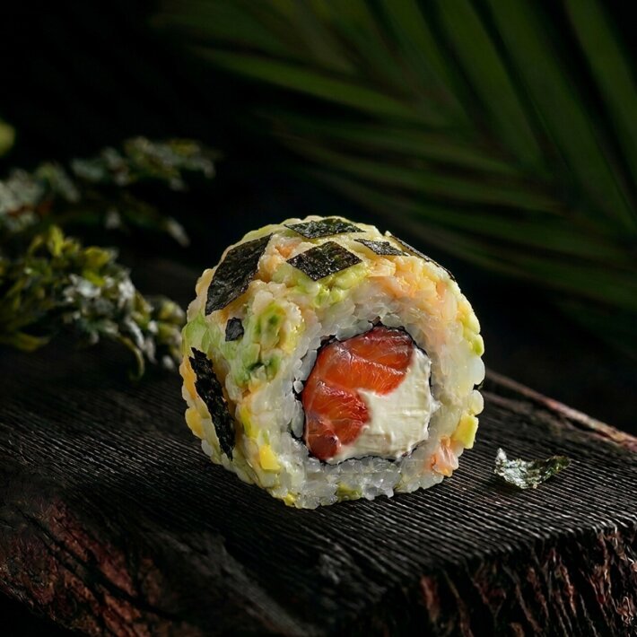 Ролл тар-тар с авокадо и креветками