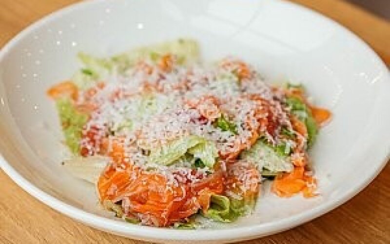 Салат с форелью и грейпфрутом