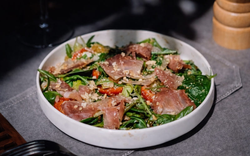 Салат с пармой