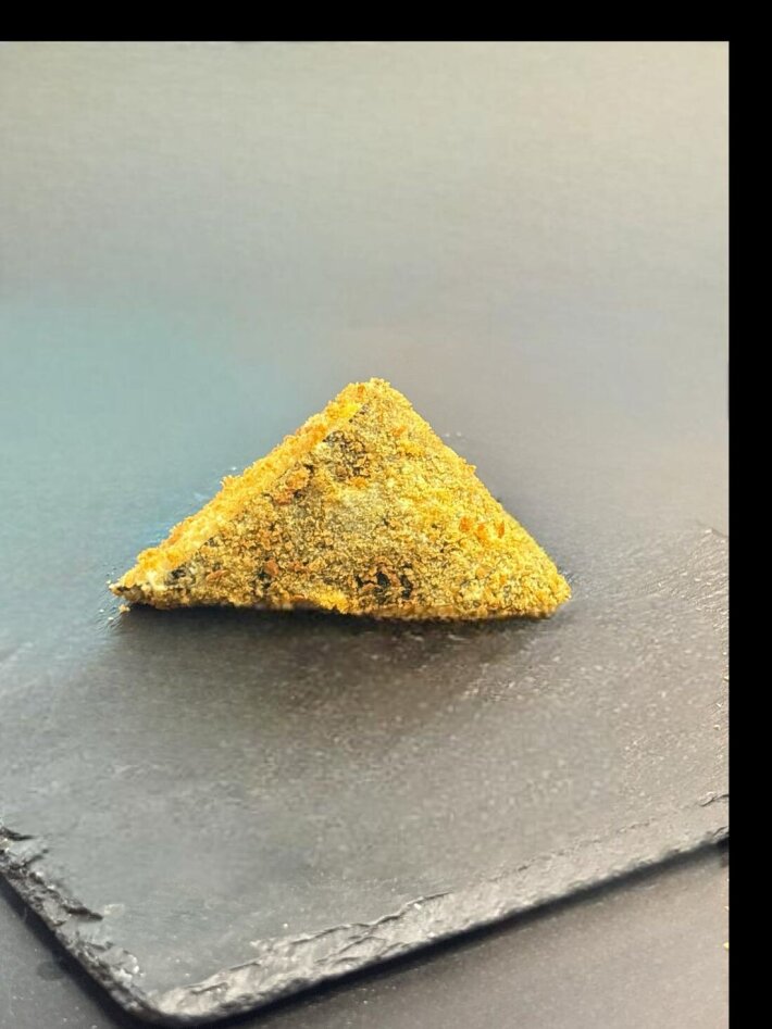 Онигири жаренный с креветкой 1 шт.