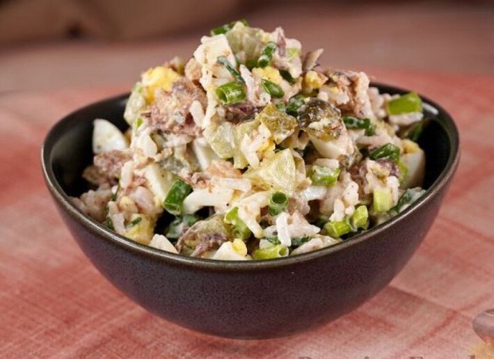 Салат со шпротами и огурцом