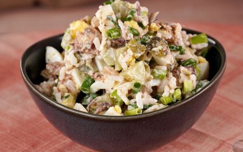 Салат со шпротами и огурцом