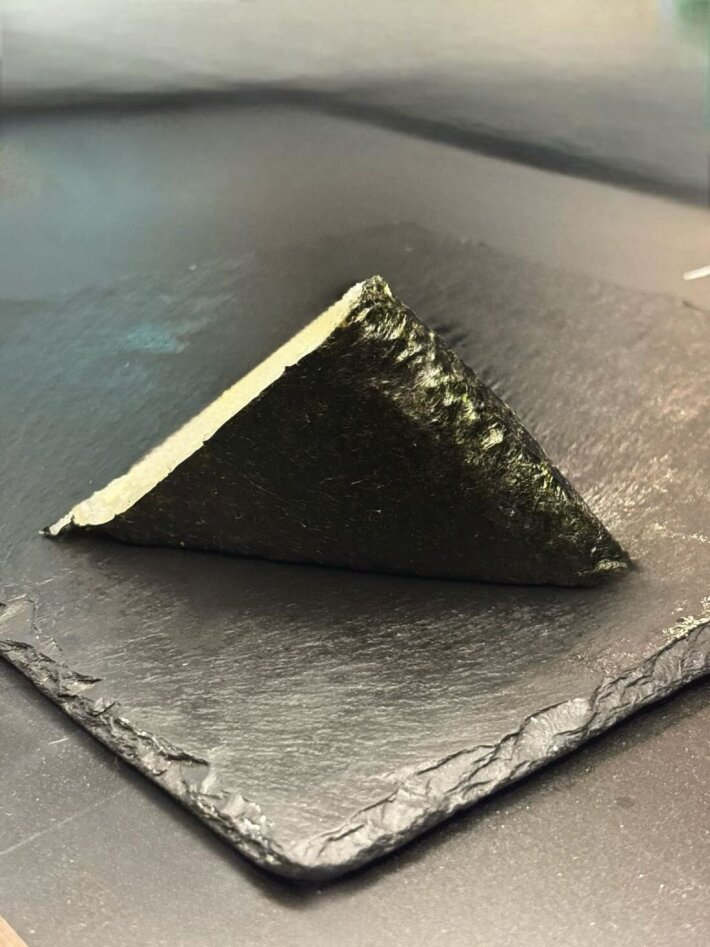 Онигири с крабом 1 шт.