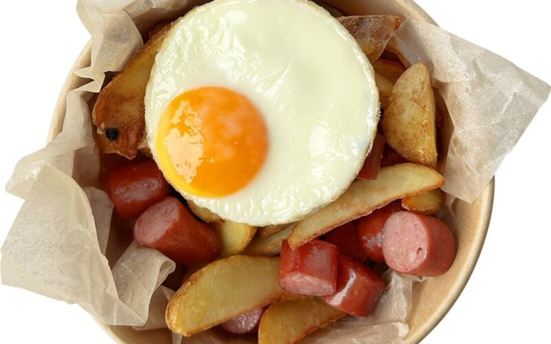 Ланч-бокс "Картофельные дольки с колбасками и яйцом" 